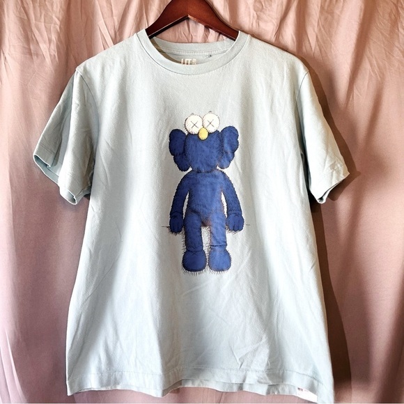 Uniqlo x KAWS UT Sesame Street Elmo Tee - Picture 1 of 5